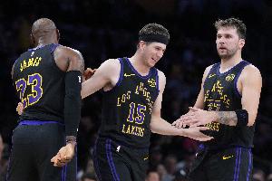 湖记：东詹里+斯玛特同场时湖人净效率+14.2 但仅同场过19场